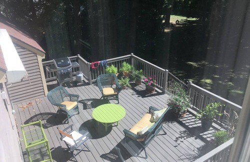 Kennebunk House | Charming 2 bedroom cottage in the historic part of Kennebunk sleeps 4.