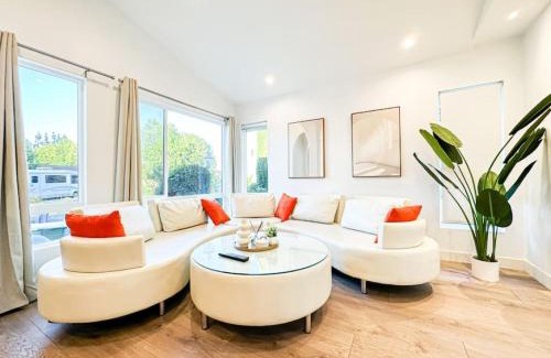 Beverly Hills House | Charming 2-Bedroom Cottage -CAL