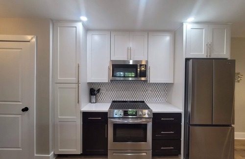 Carrboro Condo | Charming 2-bedroom condo in welcoming Carrboro with fitness center, pool, Wi-Fi
