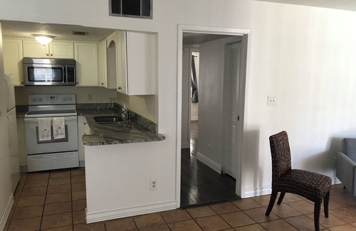 Shalimar Condo | Charming 2-bedroom condo w/AC Shalimar's best kept secret - Walk to sunset