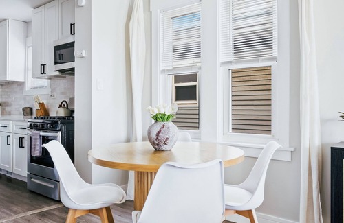 Chicago Condo | Charming 2-bedroom condo in marvelous Chicago