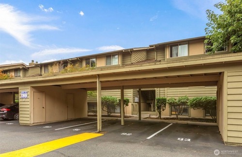 Tukwila Condo | Charming 2-bedroom condo near SeaTac airport