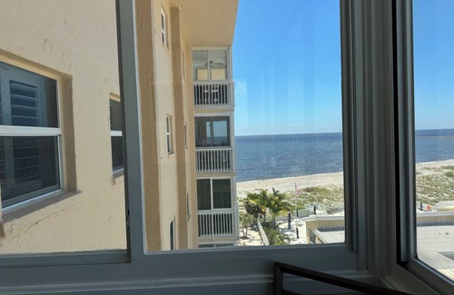 Venice Condo | Charming 2-bedroom condo with direct beach access and pool in wonderful Venice