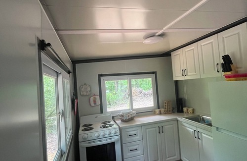 Mentone House | Charming 2-bedroom container house in lovely Mentone with WiFi, AC, NO PETS
