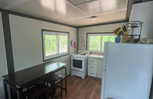 Mentone House | Charming 2-bedroom container house in lovely Mentone with WiFi, AC, NO PETS