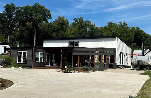 Gallatin Cottage | Charming 2-bedroom cottage with WiFi, AC in brilliant Gallatin