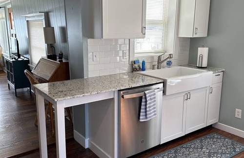 Town of Benton Cottage | Charming 2-bedroom cottage on Seneca Lake, with WiFi, AC, level beach frontage