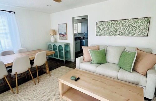 Park East Cottage | Charming 2-bedroom cottage in brilliant downtown Sarasota with Wi-Fi, AC