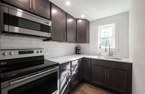 Kennebunkport House | Charming 2 bedroom cottage near beaches, galleries & dining