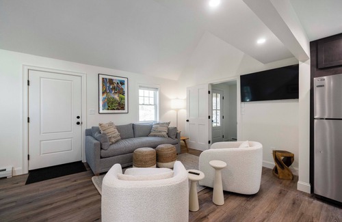 Kennebunkport House | Charming 2 bedroom cottage near beaches, galleries & dining