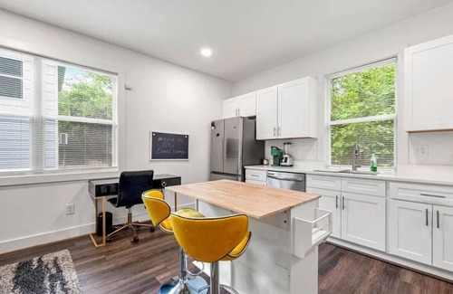 Atlanta Cottage | Charming 2-bedroom cottage in amazing Atlanta with fitness room, WiFi