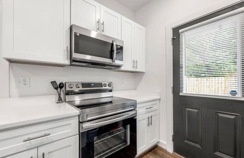 Atlanta Cottage | Charming 2-bedroom cottage in amazing Atlanta with fitness room, WiFi