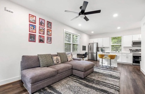 Atlanta Cottage | Charming 2-bedroom cottage in amazing Atlanta with fitness room, WiFi