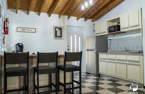 Aguada House | Charming 2-bedroom Cottage w/Hot Tub + Outdoor Projector
