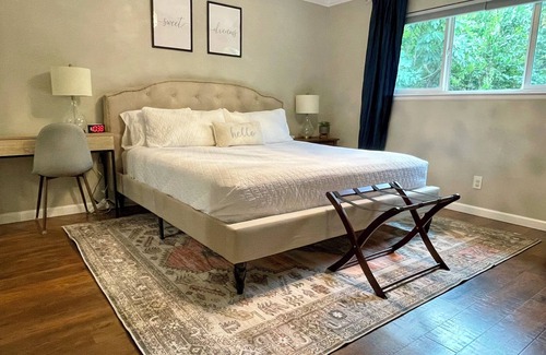 Arden-Arcade House | Charming 2-bedroom duplex with easy access to freeways and downtown Sacramento.