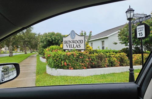 Venice Villa | Charming 2-bedroom detached villa with enchanting courtyard for seasonal rental.