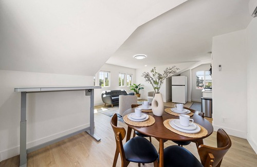 Alhambra House | Charming 2-Bedroom Family Home in LA/Great Location with Complimentary Parking!