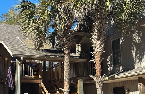 Fairhope Apartment | Charming 2-bedroom Fish River view upstairs apartment in wonderful Fairhope AL