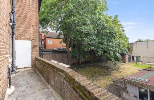 Copers Cope Apartment | Charming 2 Bedroom Flat on High Street Beckenham