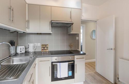 Copers Cope Apartment | Charming 2 Bedroom Flat on High Street Beckenham
