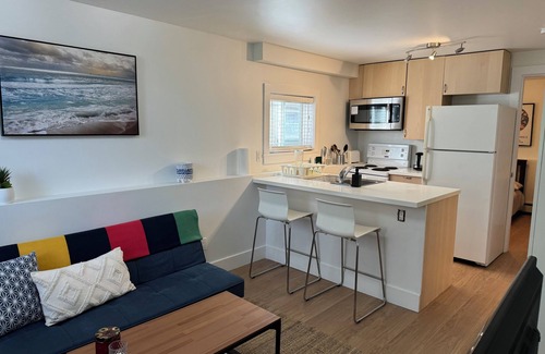 Kitsilano House | Charming 2-bedroom ground level unit in beautiful Kitsilano, Vancouver