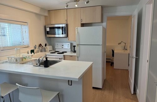 Kitsilano House | Charming 2-bedroom ground level unit in beautiful Kitsilano, Vancouver