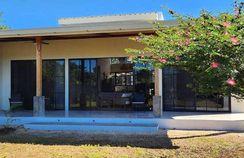 Paraiso House | Charming 2-bedroom house with WiFi, AC in serene Guanacaste Playa Negra, surf.