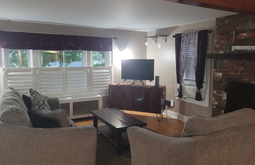 Bennington House | Charming 2-bedroom house in wonderful Bennington with WiFi, AC And More!