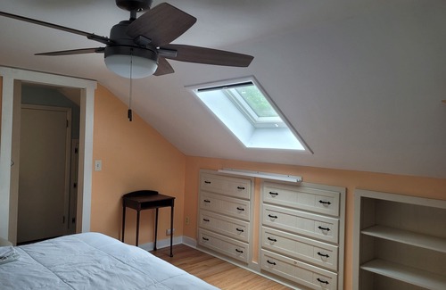 Bennington House | Charming 2-bedroom house in wonderful Bennington with WiFi, AC And More!