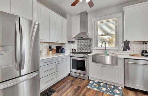 Norwood House | Charming 2-bedroom house with updates in the heart of Oakley/Cincinnati!
