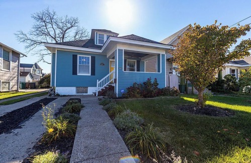 Norwood House | Charming 2-bedroom house with updates in the heart of Oakley/Cincinnati!