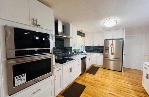 High Point House | Charming 2-bedroom house in superb High Point with AC, WiFi, privet parking,