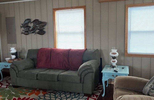 Sugar Tree House | Charming 2-bedroom house on the Tennessee river; peace and quiet