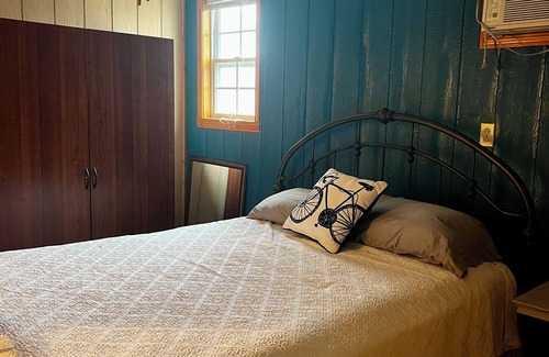 Sugar Tree House | Charming 2-bedroom house on the Tennessee river; peace and quiet