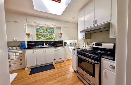 Fair Oaks House | Charming 2-bedroom house Near Stanford