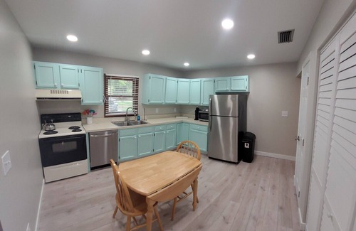 Vero Beach Apartment | Charming 2-bedroom hideaway with AC and WiFi in lovely Vero Beach