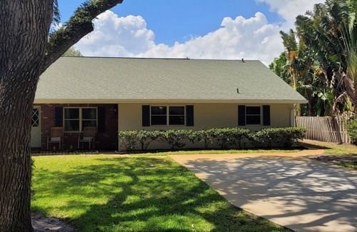 Vero Beach Apartment | Charming 2-bedroom hideaway with AC and WiFi in lovely Vero Beach