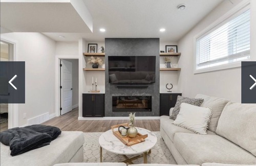 Northwest Edmonton House | Charming 2-bedroom house in awesome Edmonton with AC, WiFi