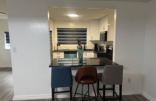 Northeast Edmonton House | Charming 2-bedroom house with AC, WiFi in delightful Edmonton