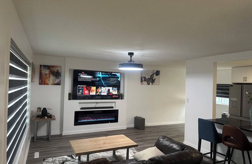 Northeast Edmonton House | Charming 2-bedroom house with AC, WiFi in delightful Edmonton