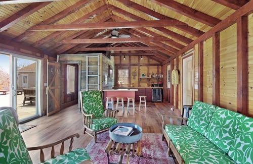 Edgartown House | Charming 2-bedroom house on Chappy with pool, Tennis, pickleball, WiFi and AC