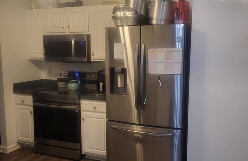 Ellenwood House | Charming 2-bedroom house with deck, WiFi, AC in Ellenwood