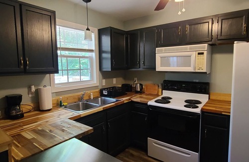 Southmont House | Charming 2-bedroom house with AC and WiFi on High Rock Lake, Lexington