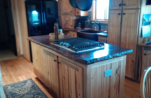 Saint Stephens House | Charming 2-bedroom house with WiFi and AC