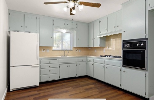 Arlington House | Charming 2-bedroom house in lovely Riverside with AC