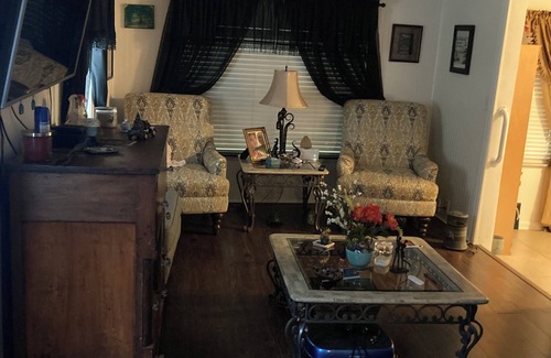 San Mateo House | Charming 2-bedroom house w/WiFi, AC in brilliant San Mateo Near St Johns River
