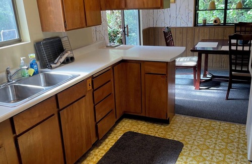 Marylhurst House | Charming 2-bedroom house in beautiful West Linn