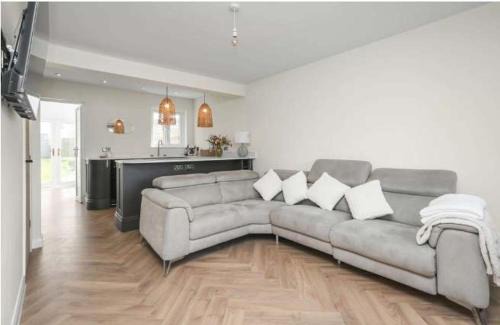 Bingham House | Charming 2 Bedroom Home With Parking and Garden