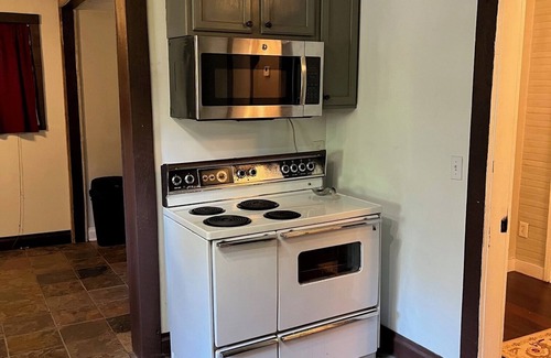 Easley House | Charming 2-bedroom home in tranquil Easley