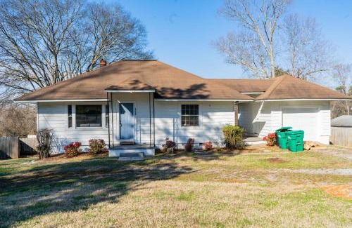 Ashley Oaks Apartment | Charming 2 Bedroom Home with Deck: Retreat in Prime Location